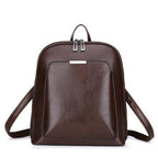 Mochila de cuero marrón oscuro con cierre superior y bandoleras
