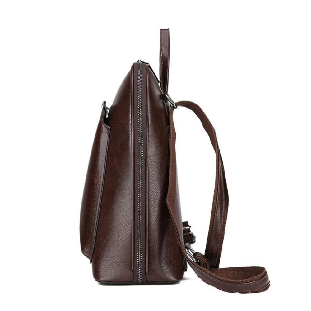 Mochila de cuero marrón oscuro con cremallera lateral y correa ajustable