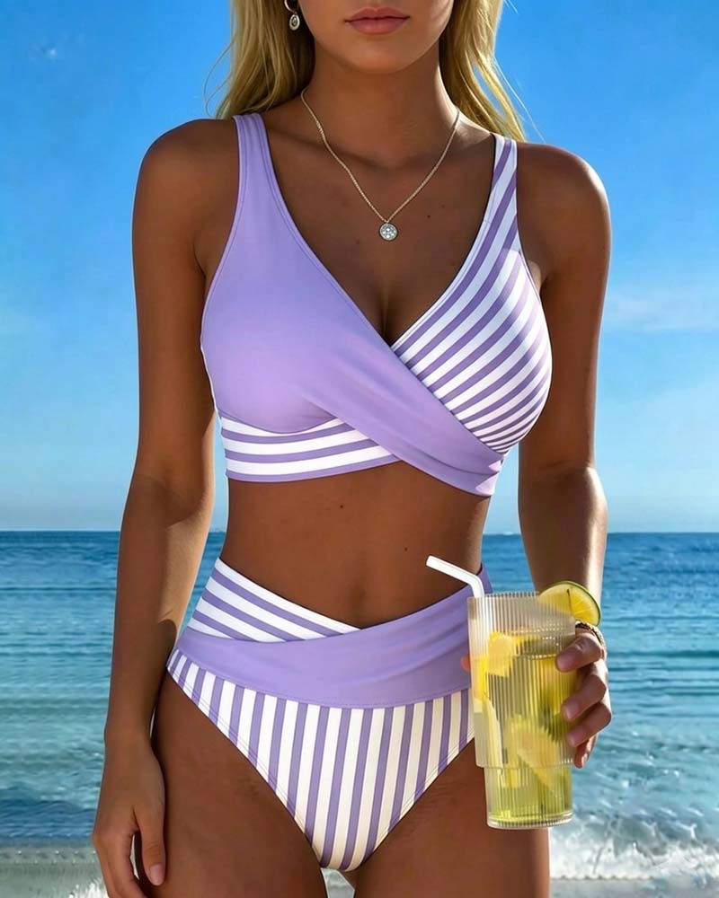 Bikini cruzado lila y rayas blancas, top cruzado y braguita de tiro alto