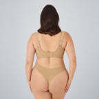 Sujetador sin aros beige con tirantes ajustables, vista trasera sobre el cuerpo.