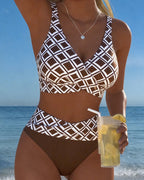 Conjunto bikini Martina a cuadros geométricos blanco y negro, top cruzado y braguita alta