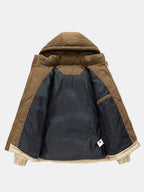 Chaqueta acolchada patchwork con capucha; interior oscuro y exterior beige/marrón, cremallera.