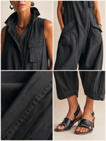 Mono fluido Michela negro: detalle de solapa, bolsillo frontal y pernera entera