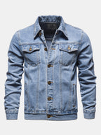 Chaqueta sobrecamisa de mezclilla vintage azul claro con botones y cuello camisero