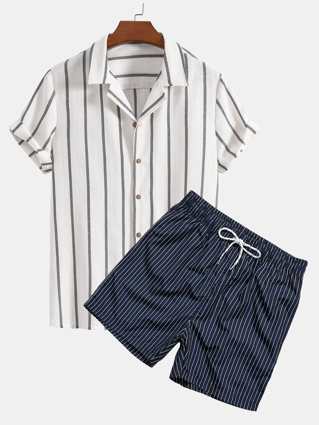 Conjunto: camisa cubana y bañador corto a rayas, azul marino y blanco