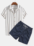 Conjunto: camisa cubana y bañador corto a rayas, azul marino y blanco