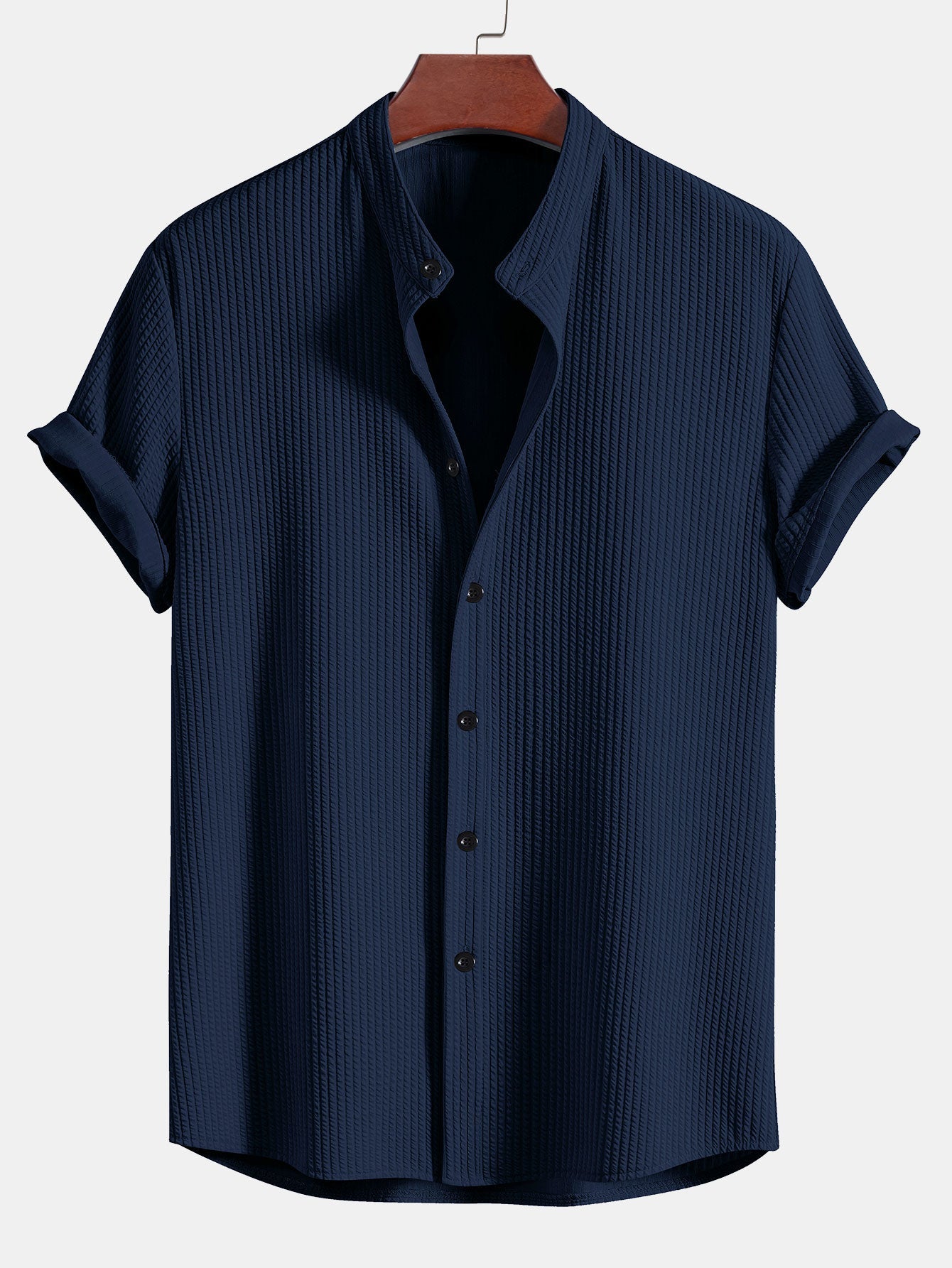 Camisa manga corta acanalada con cuello alto, azul marino.