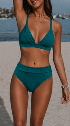 Bañador bikini verde esmeralda con top triangular de escote en pico y braguita talle alto