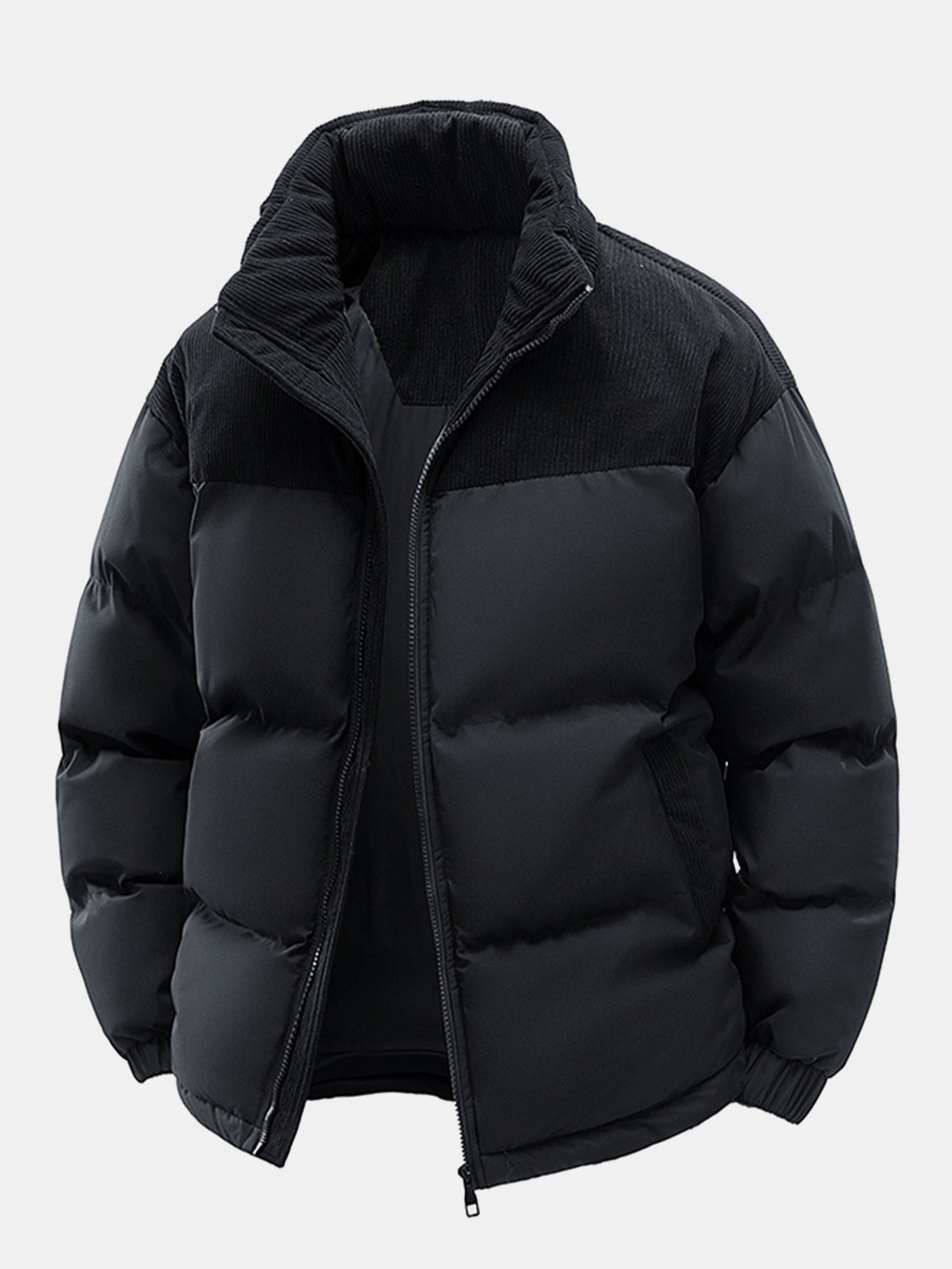 Chaqueta acolchada negra con capucha y cremallera; diseño liso con acolchado voluminoso.