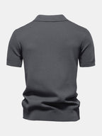 Polo de manga corta gris oscuro, vista trasera con tejido tipo microestructura