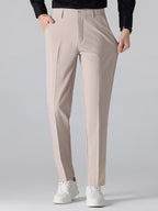 Pantalón cónico ajustado beige con tiro alto y dobladillo recto
