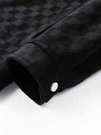 Manga de chaqueta de ante negra con estampado cuadros y botón a presión