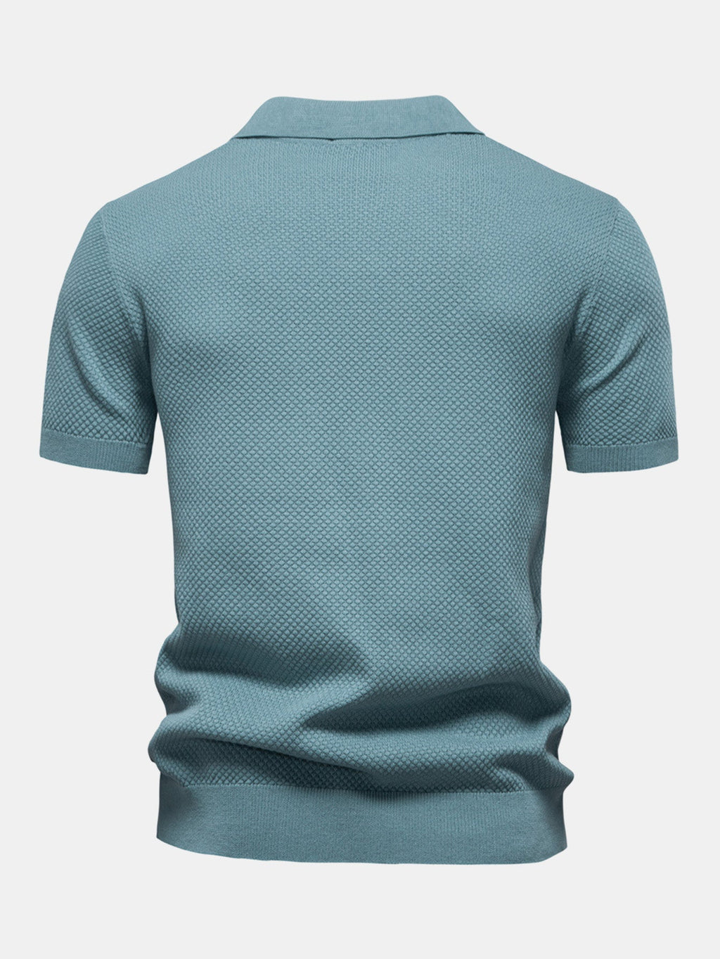 Polo cian de manga corta, vista trasera con cuello camisero y bajo fruncido.
