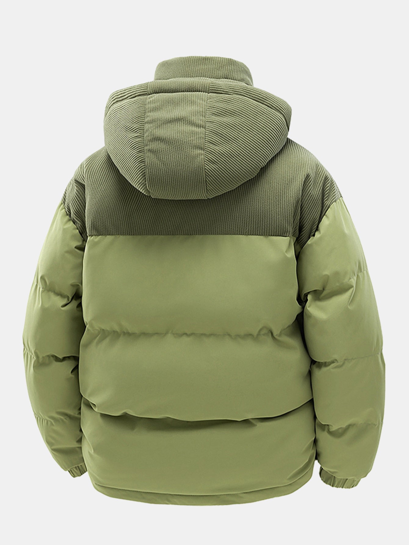 Chaqueta acolchada verde con capucha, vista trasera; acolchado por paneles y mangas abullonadas.