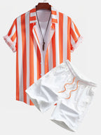 Camisa de botones a rayas naranja y blancas con bañador corto blanco
