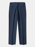 Pantalón regular esencial azul oscuro, bolsillos delanteros y pierna recta