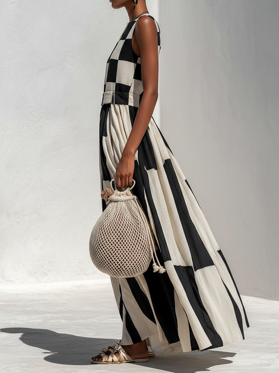 Vestido maxi sin mangas de cuadros negro y blanco con falda acampanada y cinturilla