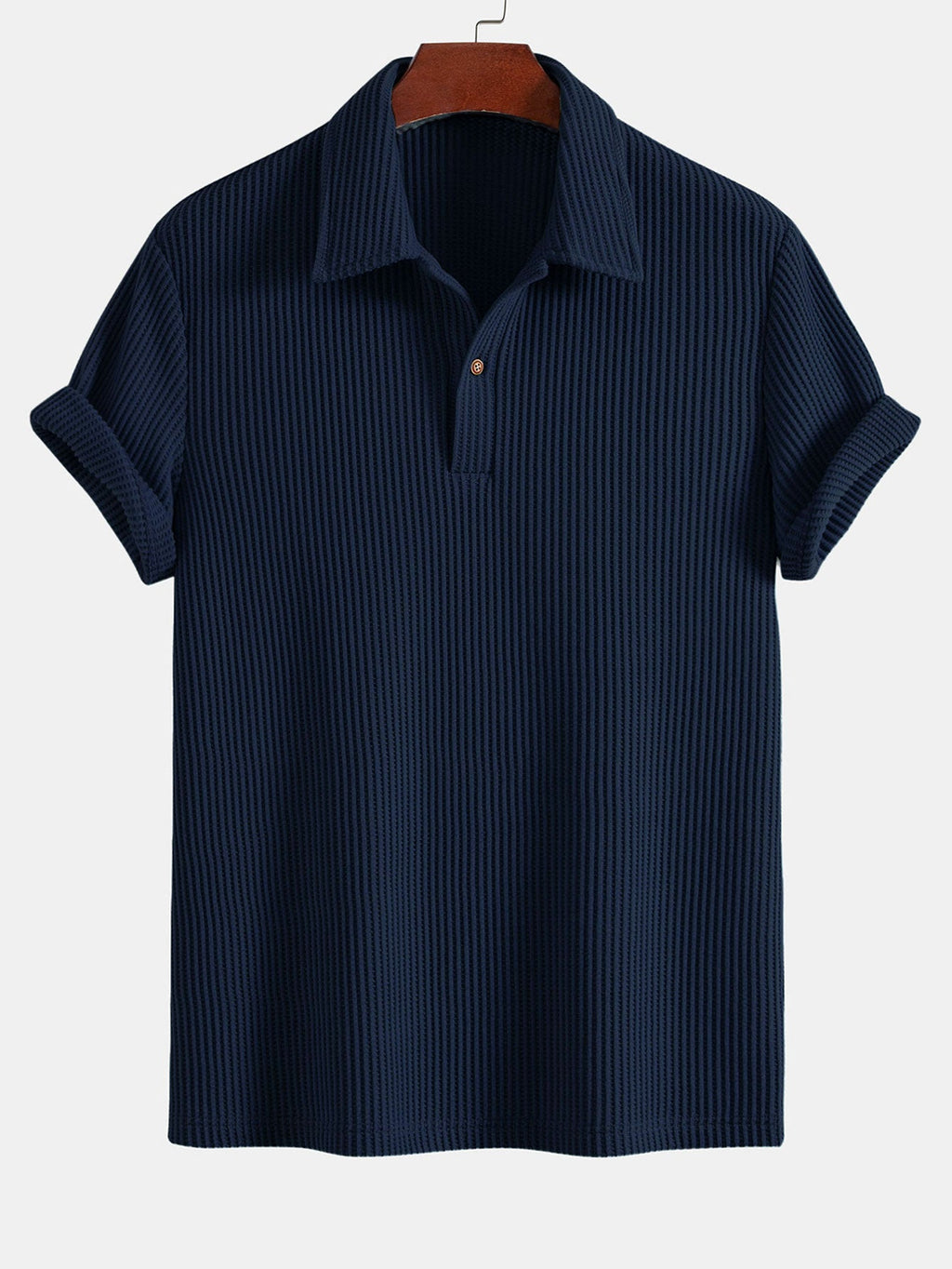 Polo de manga corta azul marino, cuello con tapeta y botones, tejido de rizo