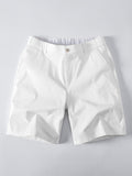 Pantalón corto blanco con cintura elástica y bolsillos laterales, vista frontal