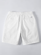 Pantalón corto blanco con cintura elástica y bolsillos traseros, vista trasera