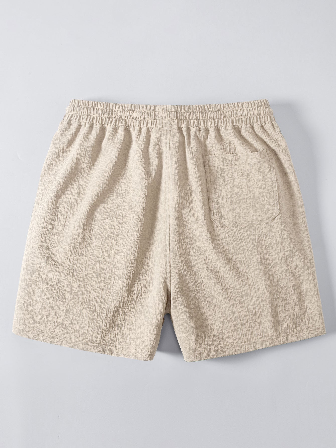 Pantalón corto beige con cintura elástica y bolsillo trasero en la pierna