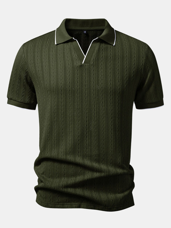 Polo de punto verde oscuro con cuello y tapeta en V, manga corta y textura vertical
