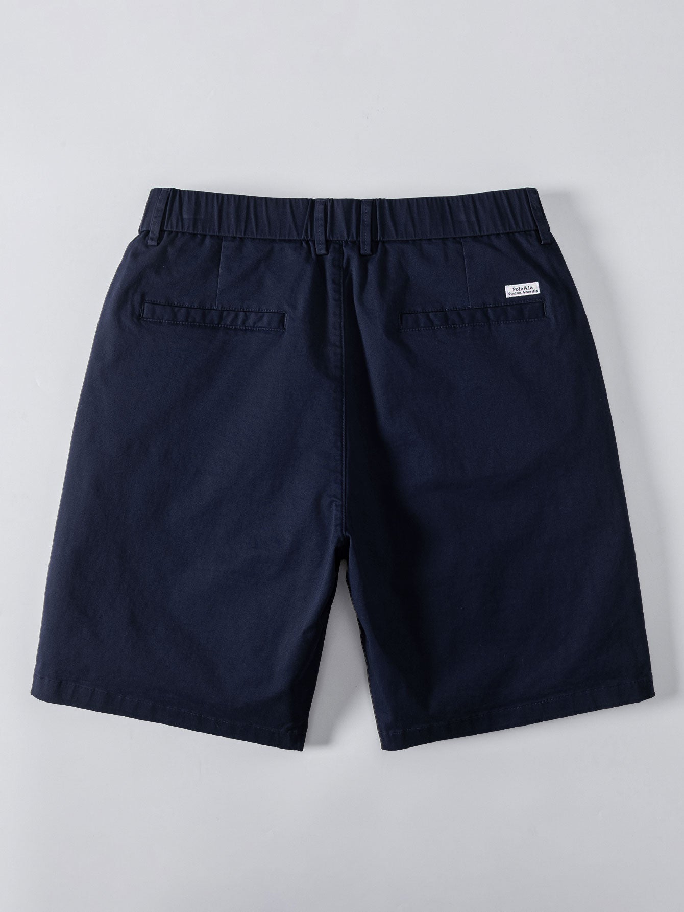 Pantalón corto azul marino con cintura elástica y bolsillos traseros, vista trasera