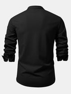 Camisa negra de manga larga acanalada, vista trasera