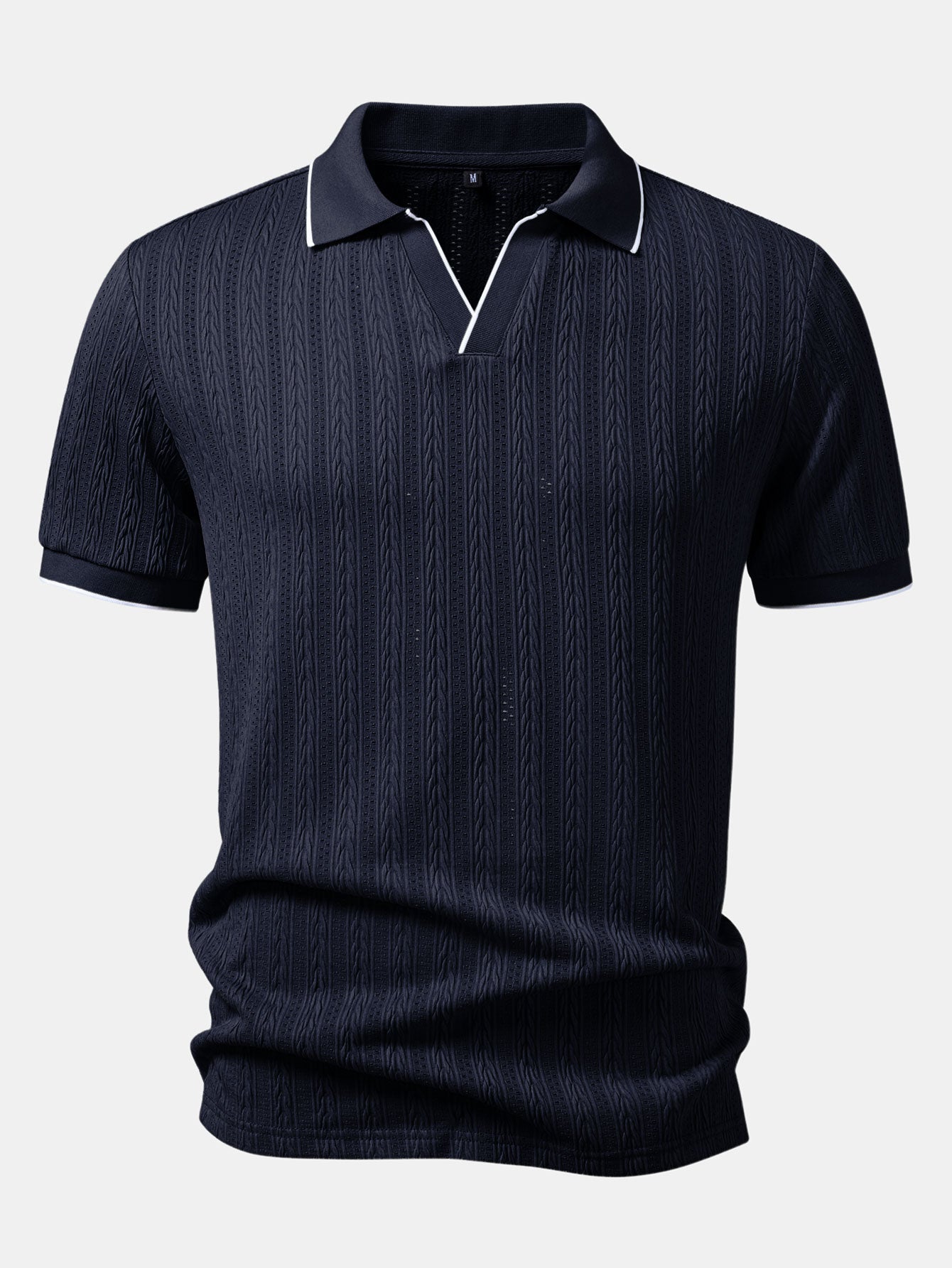 Polo de jacquard geométrico azul marino con cuello clásico y cierre tipo media cremallera