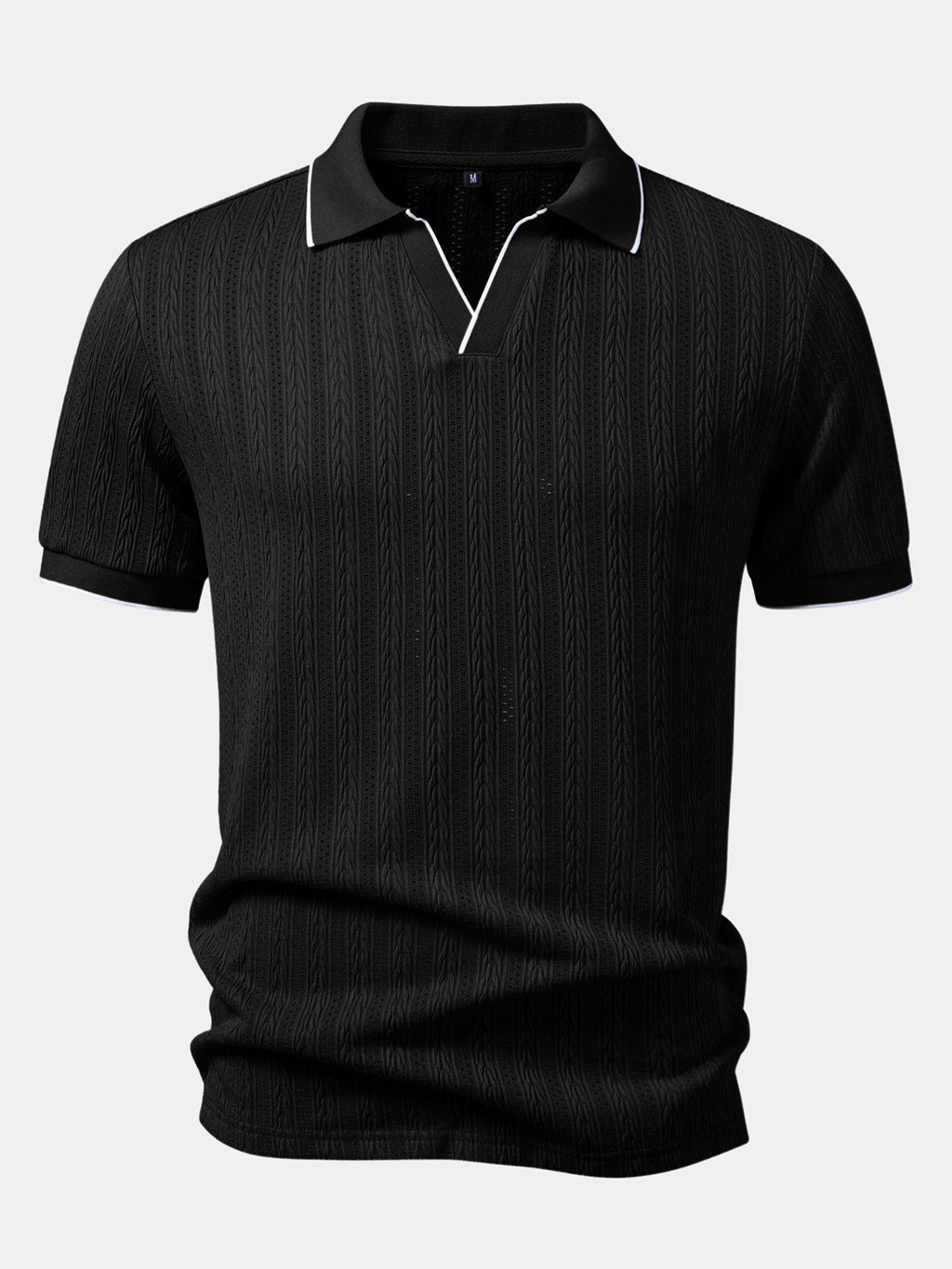 Polo de jacquard geométrico negro con cuello clásico y cierre tipo media cremallera