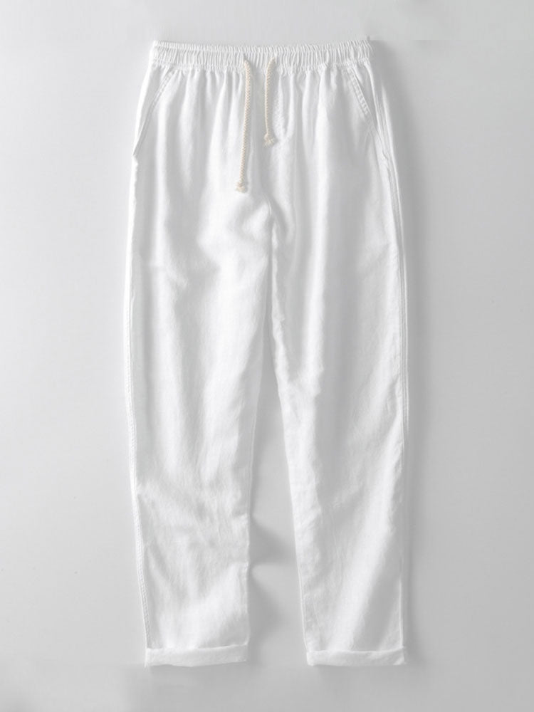 Pantalón recto de lino blanco con pretina elástica y costuras visibles