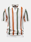 Polo de punto Firenze rayas verticales blancas, verdes y naranjas, cuello tipo V.