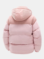Chaqueta acolchada rosa con capucha y paneles acolchados en la espalda