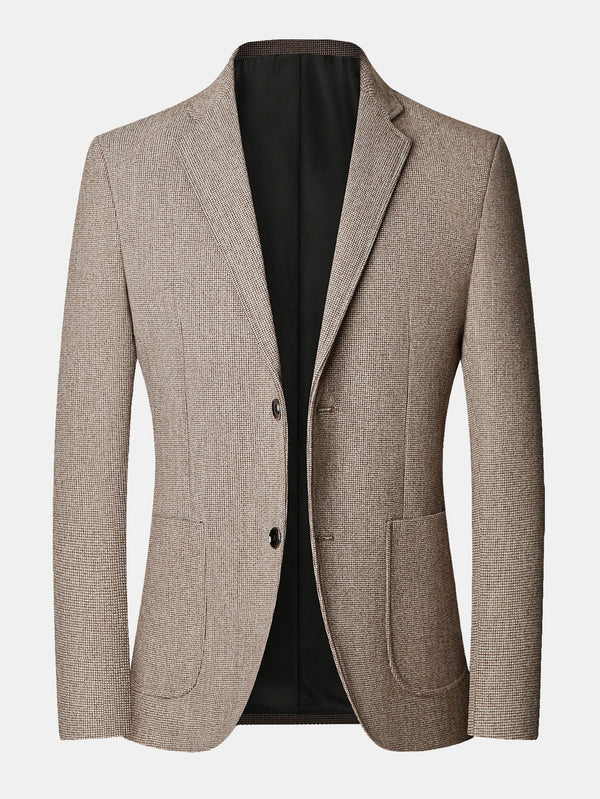 Blazer de cuadro príncipe color tan, solapas de pico y botones negros en el frente