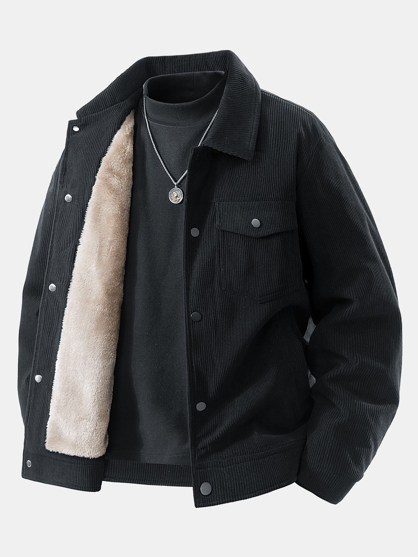 Chaqueta de pana negra con forro teddy claro interior y bolsillos con solapa.