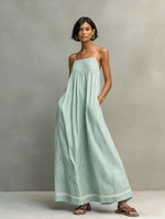 Vestido midi de tirantes con rayas verde menta, fruncido en el pecho y ribete blanco