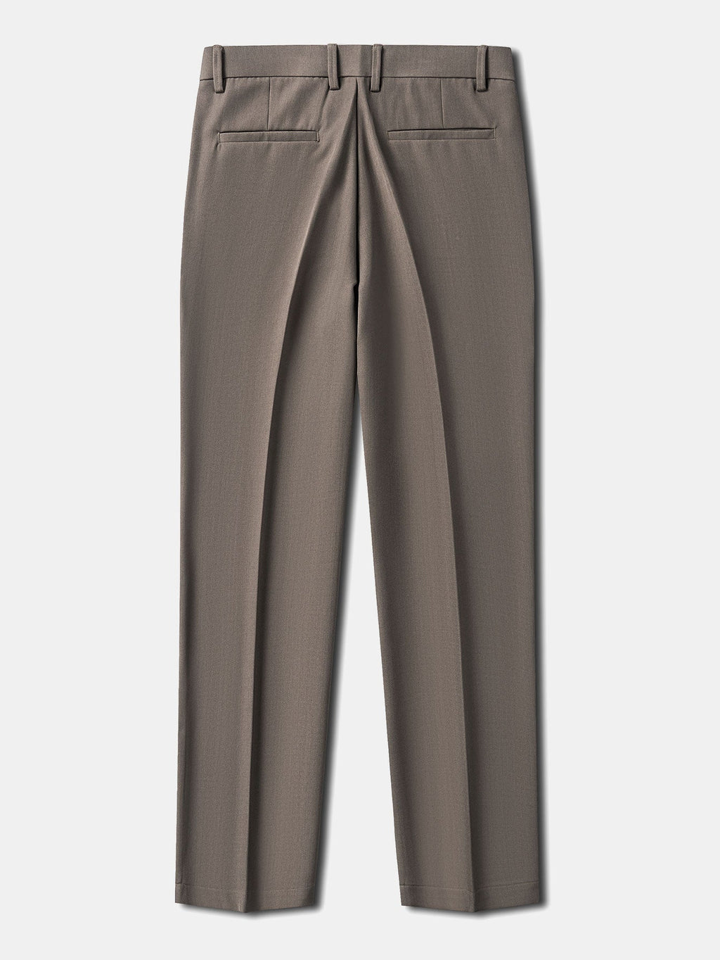Pantalón regular esencial marrón oscuro con bolsillos traseros y tiro recto