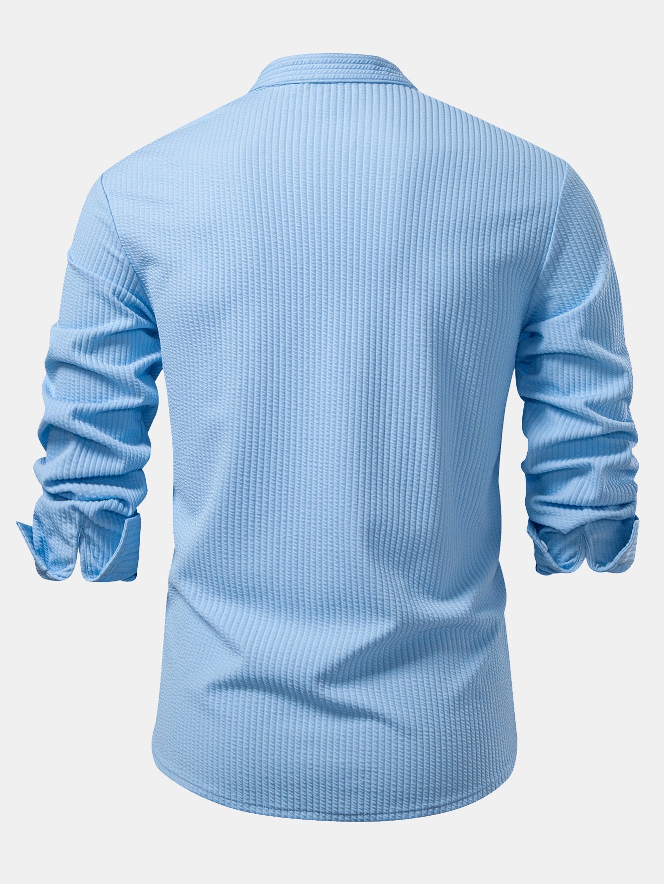 Camisa entallada azul claro de manga larga acanalada, vista trasera
