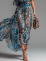 Vestido largo azul estampado leopardo con falda amplia y cintura elástica fruncida