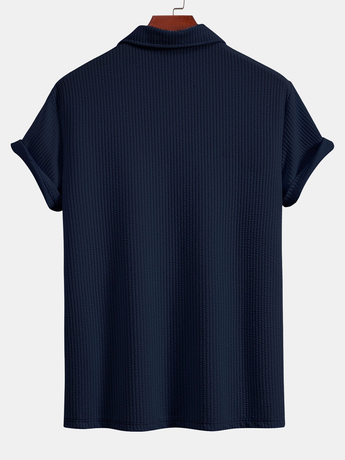 Polo Monaco azul marino de manga corta con cuello y parte trasera lisa.