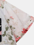 Camisa floral bicolor; tela clara con hojas y rosas en verde y rosa
