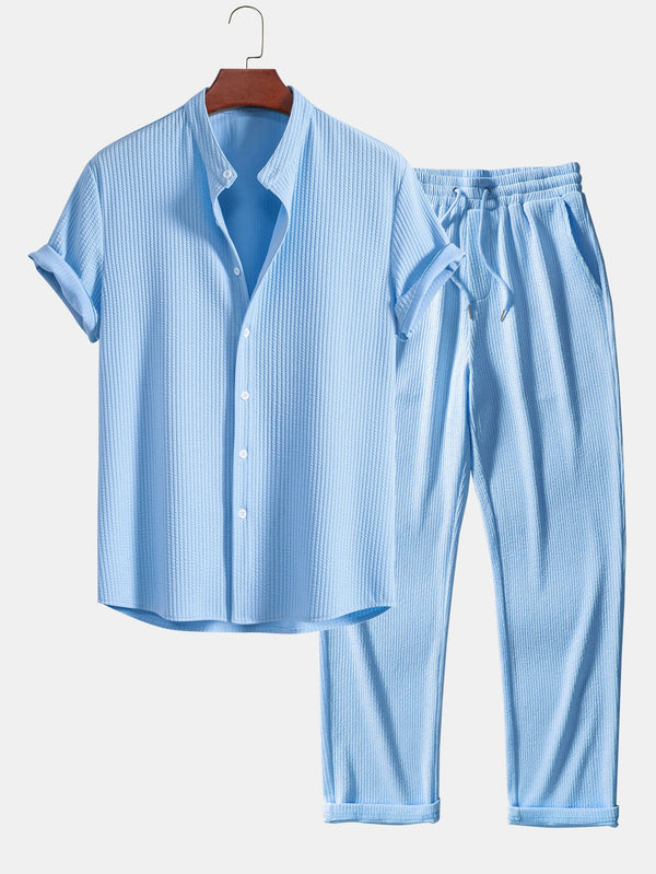 Conjunto de camisa manga corta y pantalón recto acanalados, azul claro.