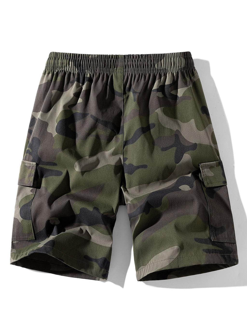 Pantalón corto de camuflaje verde con cintura elástica y bolsillo lateral con costuras visibles