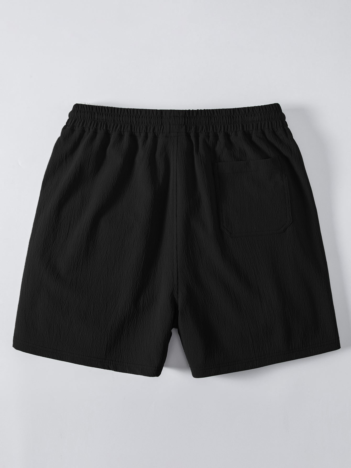 Pantalón corto negro con cintura elástica y caída recta, vista trasera