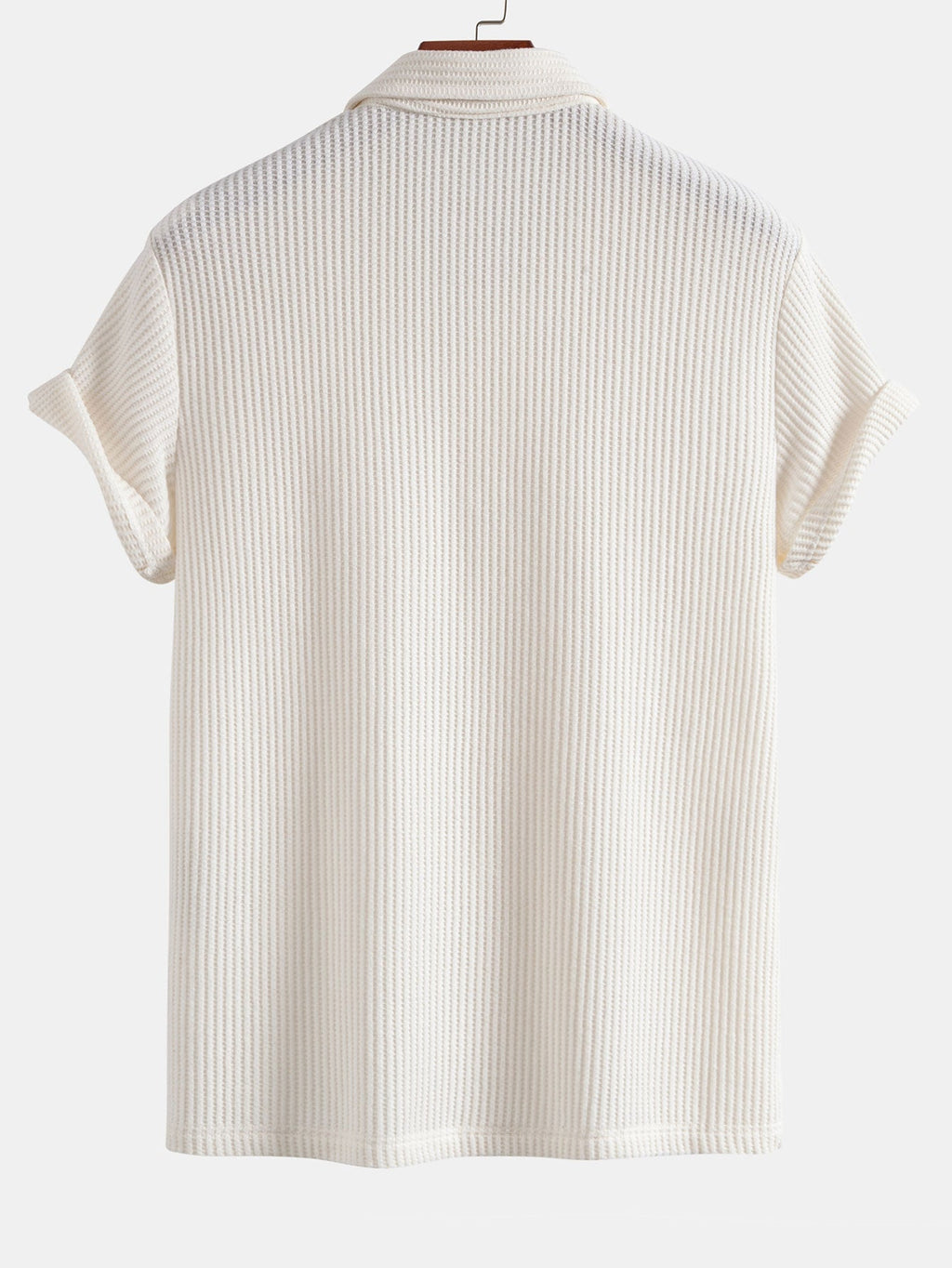 Polo blanco roto de espalda con cuello camisero y manga corta