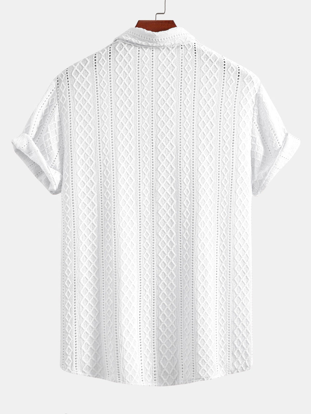 Conjunto de camisa abotonada blanca jacquard rombos y pantalón blanco, vista trasera