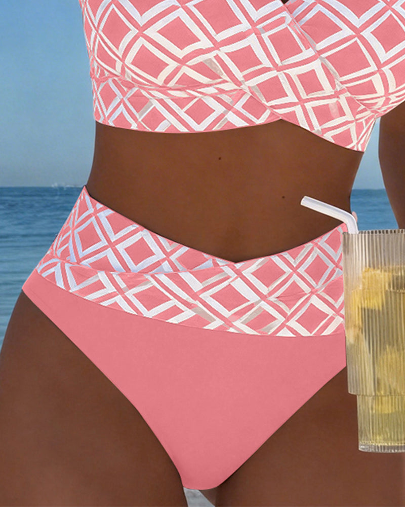 Bikini con braguita de cintura media, estampado geométrico rosa y panel rosa liso