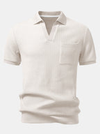 Polo de punto con cuello y bolsillo en color beige, manga corta