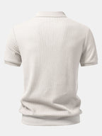 Polo de punto en color beige, vista trasera con cuello