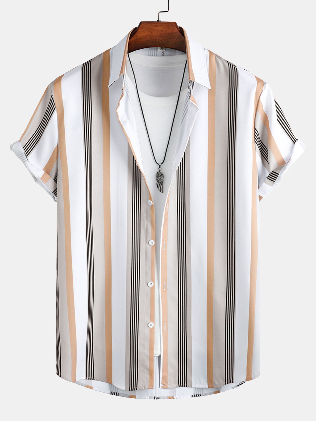 Camisa abotonada a rayas verticales beige, blancas y negras, con cuello y botones
